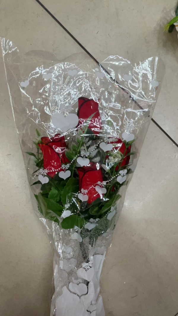 RAMO DE 7 ROSAS(600)
