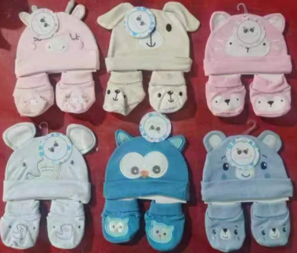GORRO CON MEDIAS PARA BEBE 0-6M(360)