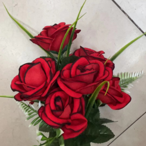 RAMO DE 7  ROSAS(600)