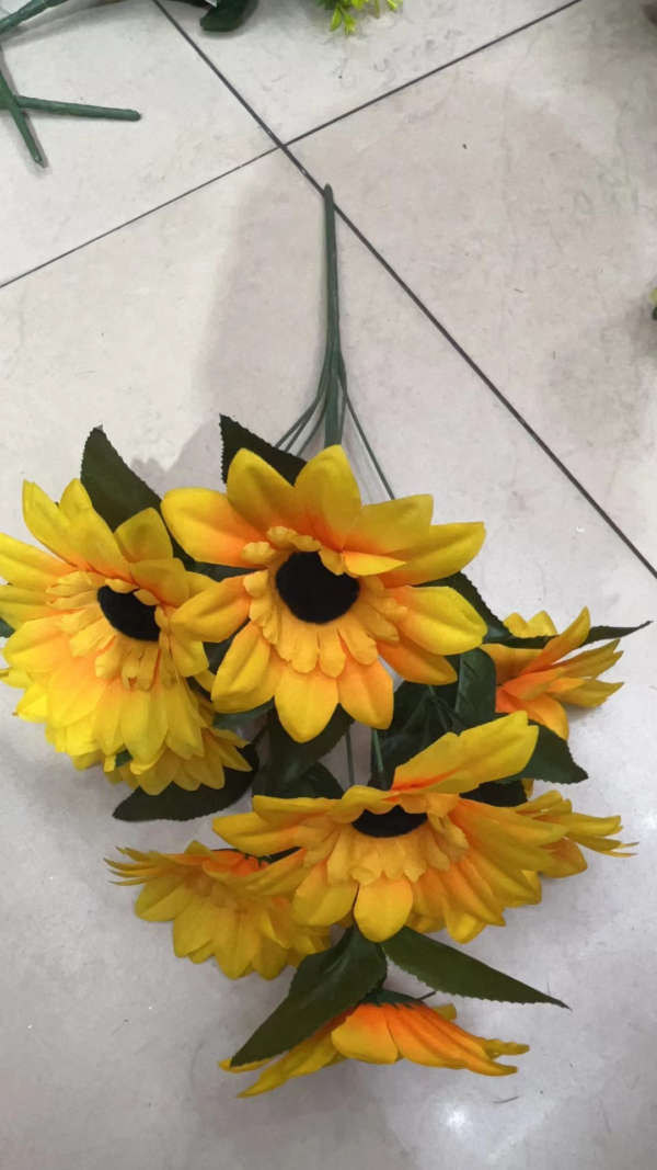 RAMO DE 9 GIRASOLES(600)