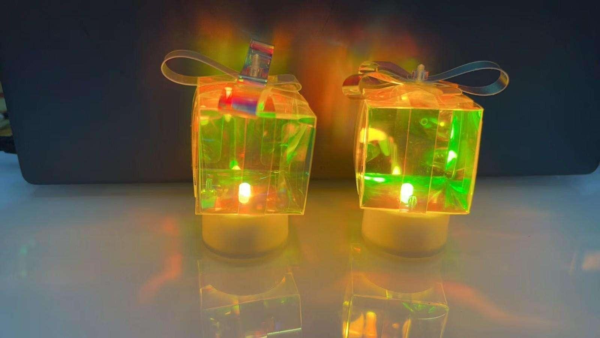 ADORNO DE REGALO CON LUZ(480)