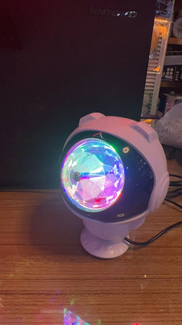 LAMPARA DE PROYECTOR MINI ASTRONAUTA USB(48)