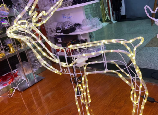 VENADO DE 9M CON LUZ(6)