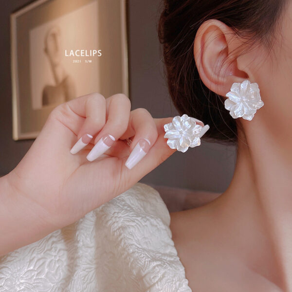 ARETES(240)